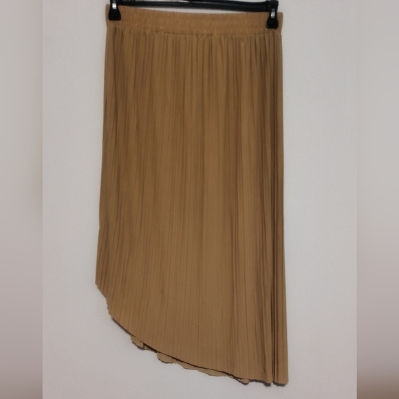 [5x$20] New Mustard Pleated Asymmetrical Skirt / Size XL - Picture 2 of 7